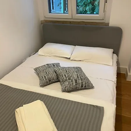 Charming 2 Bedroom Next To Jardim Da Estrela, Apartamento