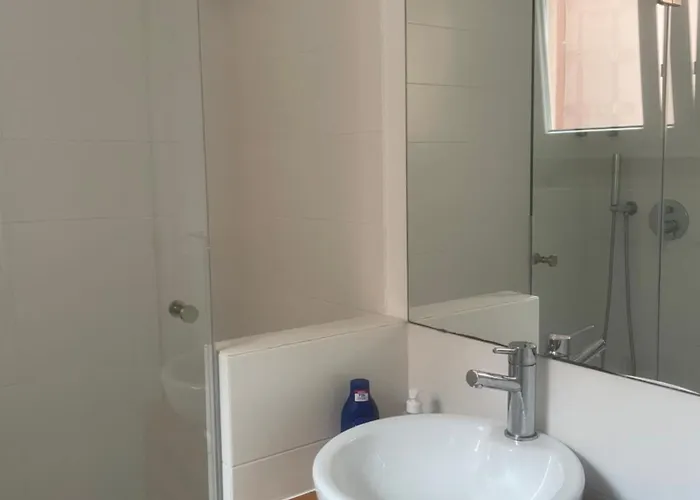 Charming 2 Bedroom Next To Jardim Da Estrela, Διαμέρισμα