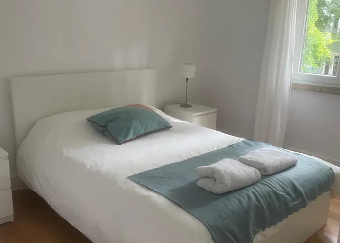 Charming 2 Bedroom Next To Jardim Da Estrela, Διαμέρισμα
