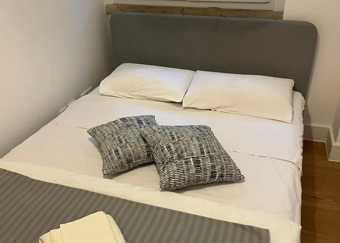 Charming 2 Bedroom Next To Jardim Da Estrela, Διαμέρισμα